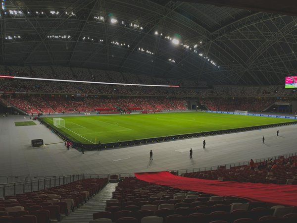 How are non-mainstream sports fostering innovation in the UK?